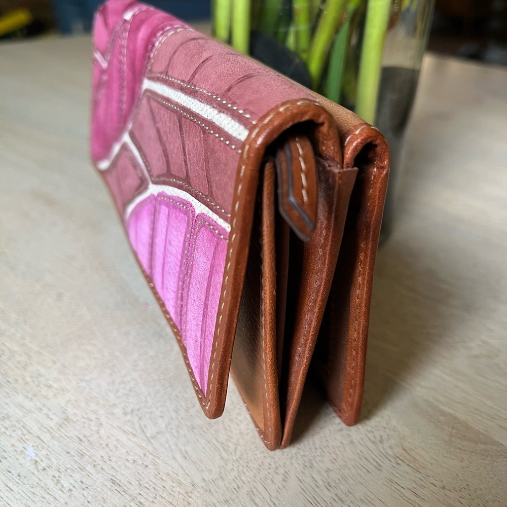 FOSSIL leather wallet, Never Used, Like New, Leaf Pattern embossed - Picture 7 of 7